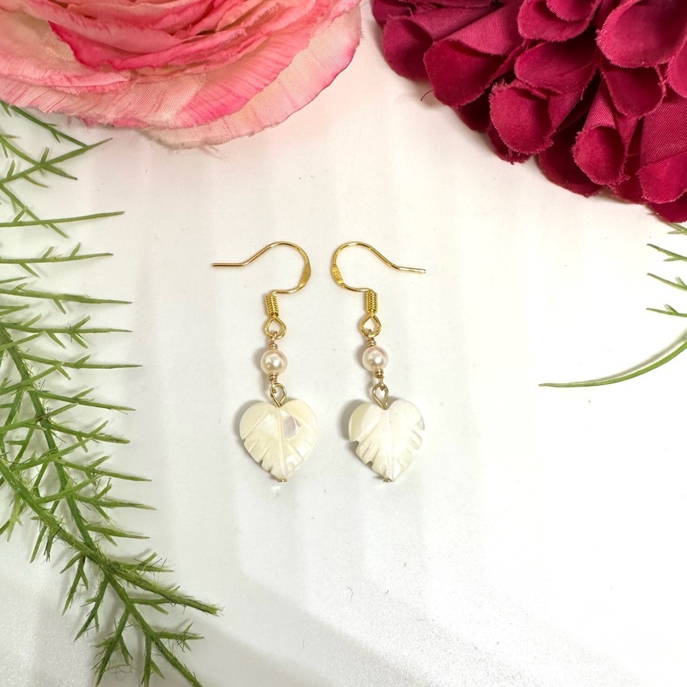 NEW⚜️925 Mother Of Pearl & Freshwater Pearl Carved Earrings - Picture 5 of 5